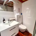 Chalucet - Close To Train Station شقة