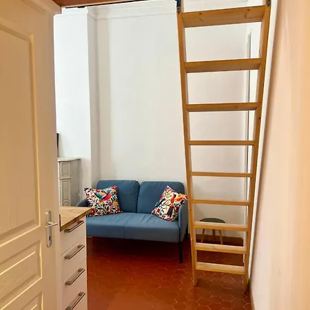Chalucet - Close To Train Station شقة *